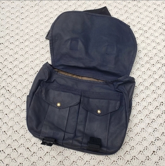 Filson 70112  Tin Cloth Medium Field Bag Messenger Navy Blue Made in USA - Picture 2 of 6